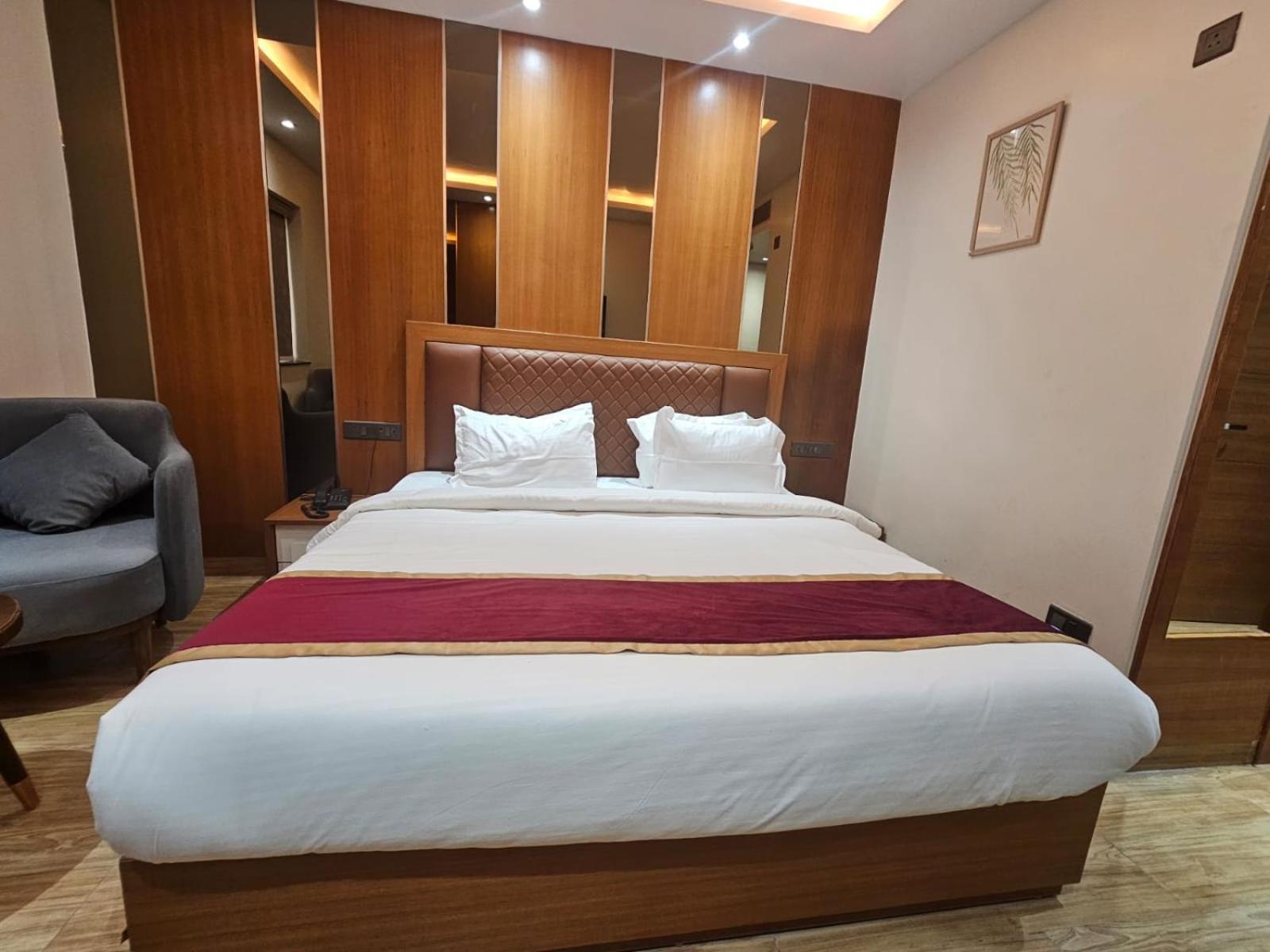 Hotel Elara Dehradun Buitenkant foto